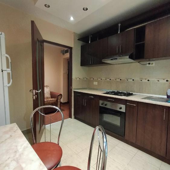 Apartament cu 3 camere semidecomandat, mobilat în Circumvalațiunii