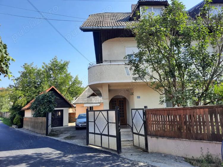 Casa cu etaj si anexe de vanzare - 7