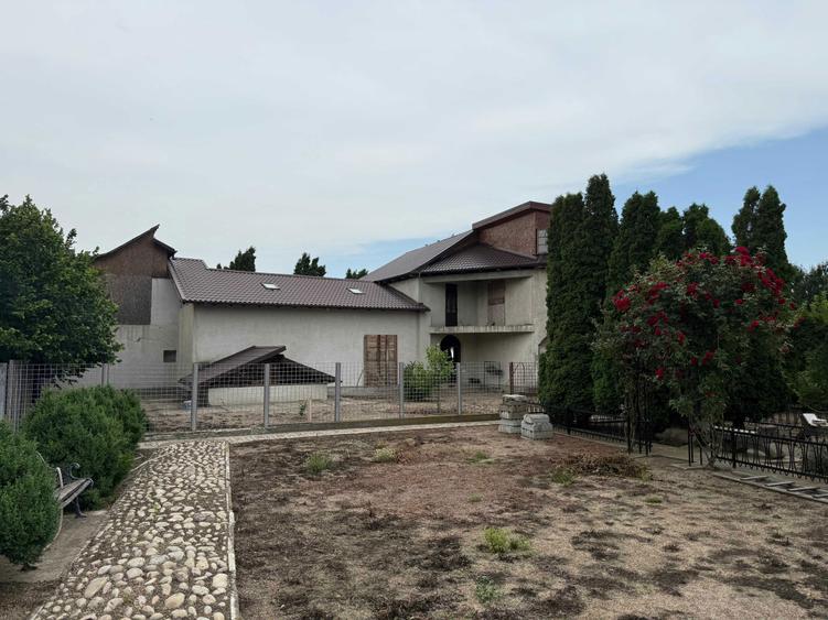 Casa tip vila, 9 camere, teren 3400 mp Garoafa, aproape de Focsani - 4