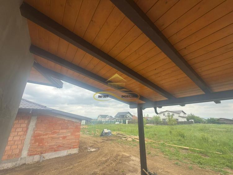Casă individuală cu 4 camere cu Canalizare în Măgura