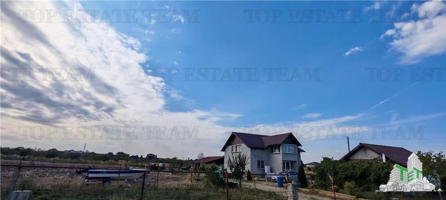 Ferma 3,3ha, din care 2,5ha intravilan, vila 7 camere, D+P+E+M, casa pentru munc - 1