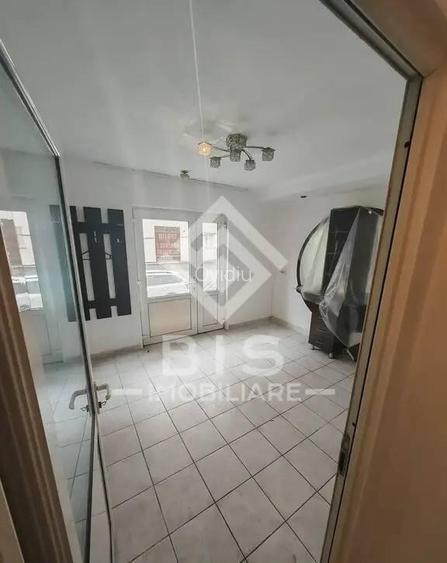 Apartament 4 camere- Pretabil ca Spatiu Apartament 4 camere- Pretabil ca Spatiu
