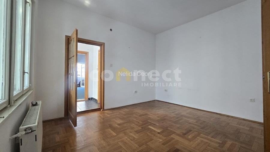 Inchiriere casa nemobilata, pretabila sediu firma, salon, alim publica