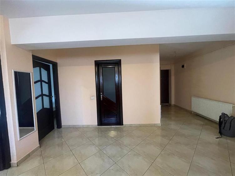 Apartament cu 3 camere decomandat în Obcini