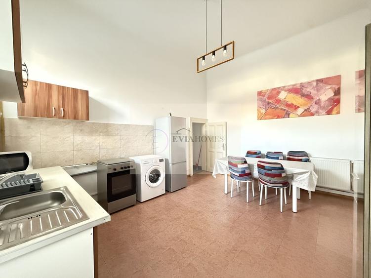 zona Hotel Hilton / Blvd 21 Decembrie / curte interioara / parcare - 2