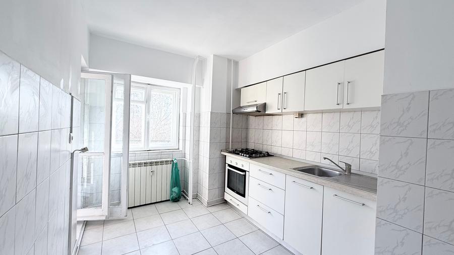 Bulevardul Unirii / Vedere Bulevard / Etaj 2/8 Decomandat - 8