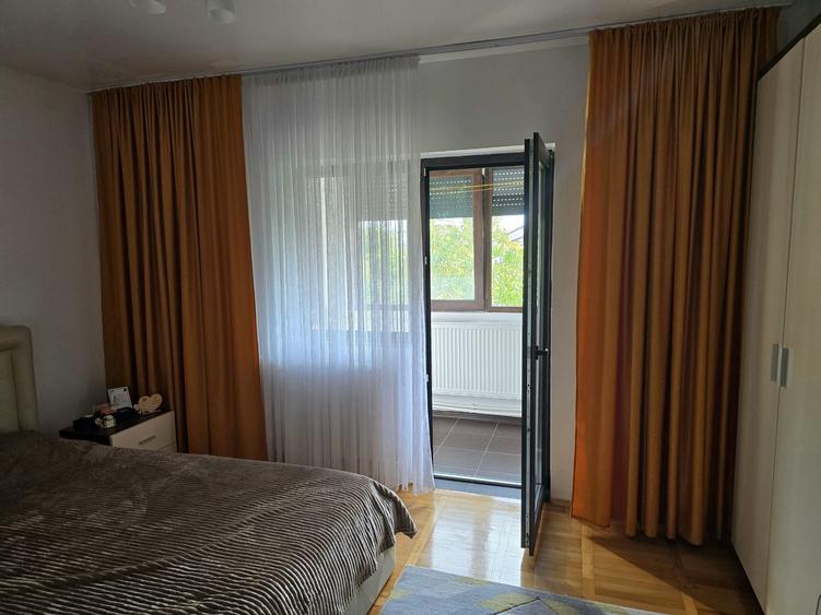 Apartament cu 4 camere decomandat în Central