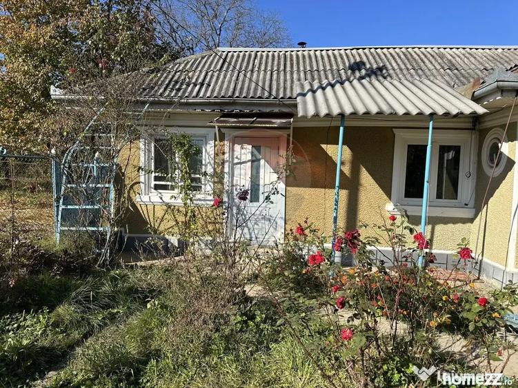 Casă cu 3 camere cu Teren 1045 Mp în Piatra Șoimului