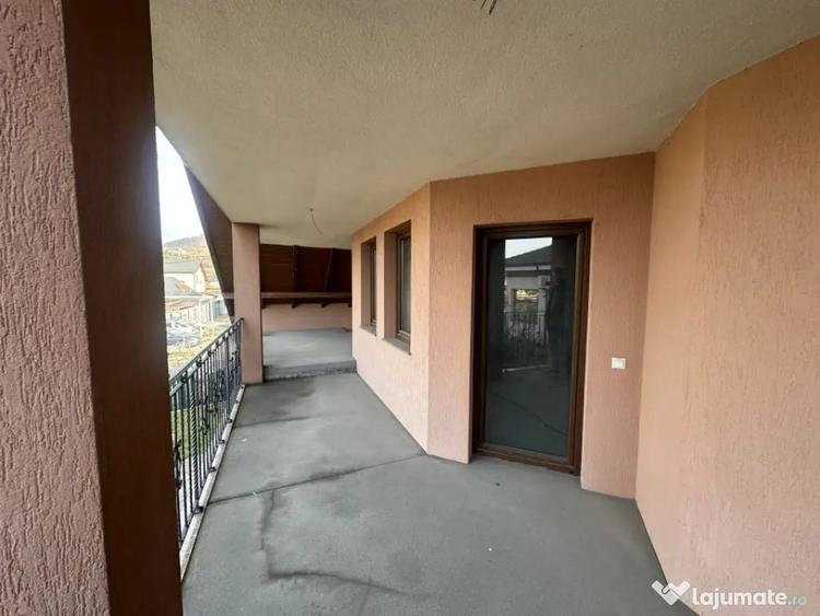 Casă cu 5 camere cu Teren 970 Mp în Independenței