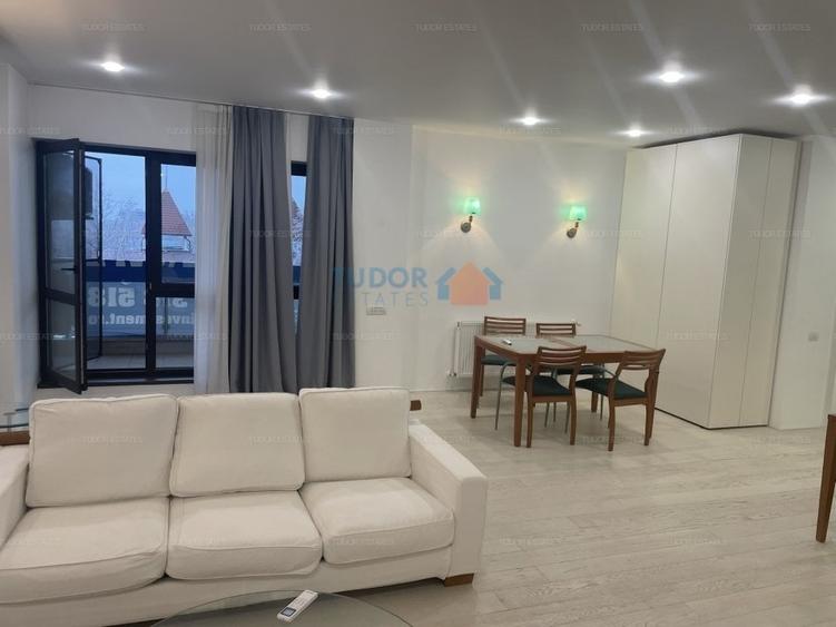 Apartament cu 4 camere semidecomandat, mobilat în Pipera