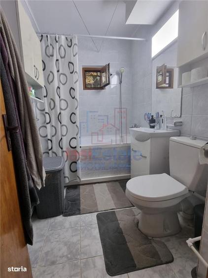 Apartament cu 4 camere decomandat în Nicolina