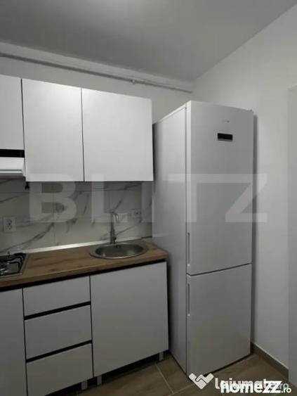 Apartament cu 3 camere semidecomandat în Florești