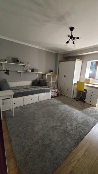 Apartament cu 3 camere decomandat în Libertății