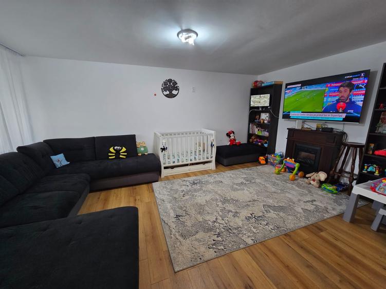 Casă cu 8 camere cu Teren 2200 Mp în Crevedia