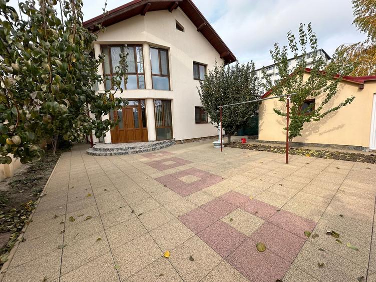 Casă cu 7 camere cu Teren 500 Mp în Chiajna
