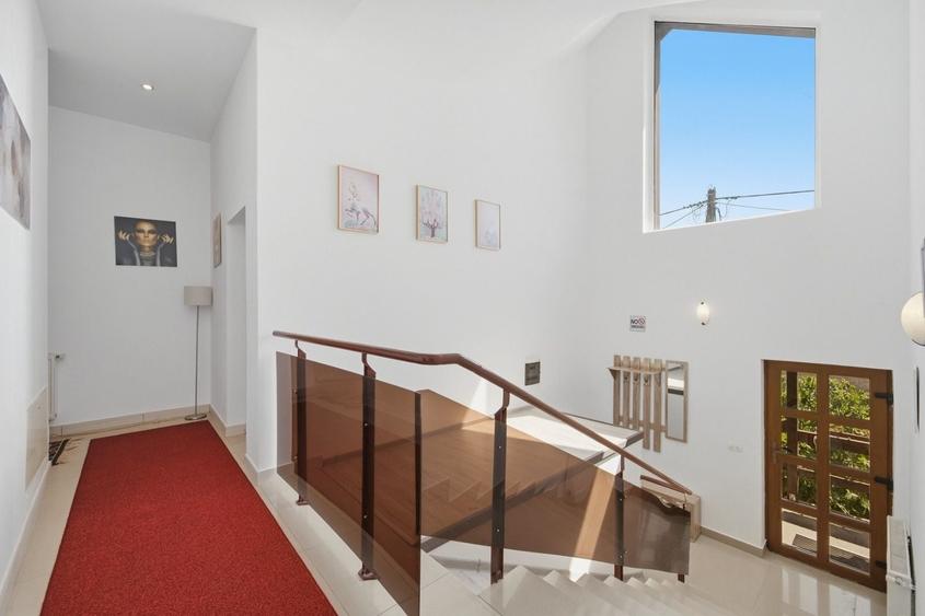 Apartament cu 4 camere decomandat în 6 Vânători
