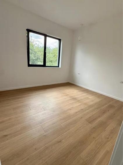 Casă cu 5 camere cu Teren 200 Mp în Prelungirea Ghencea