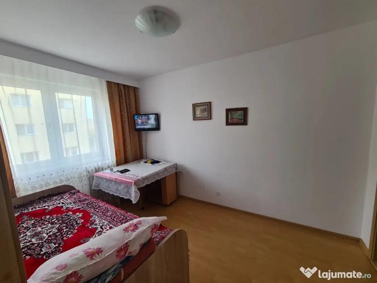 Apartament cu 2 camere semidecomandat în Tractorul