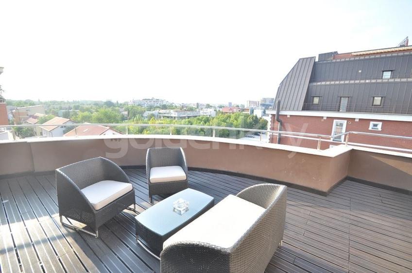 Penthouse cu 3 camere decomandat, mobilat în Herăstrău