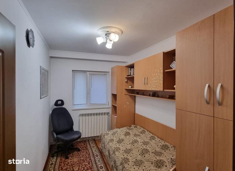 Apartament cu 3 camere decomandat în Nicolina