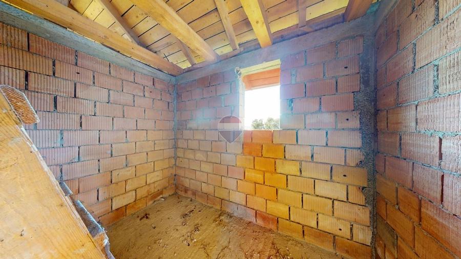 Casă individuală cu 5 camere cu Teren 1000 Mp în Cristian