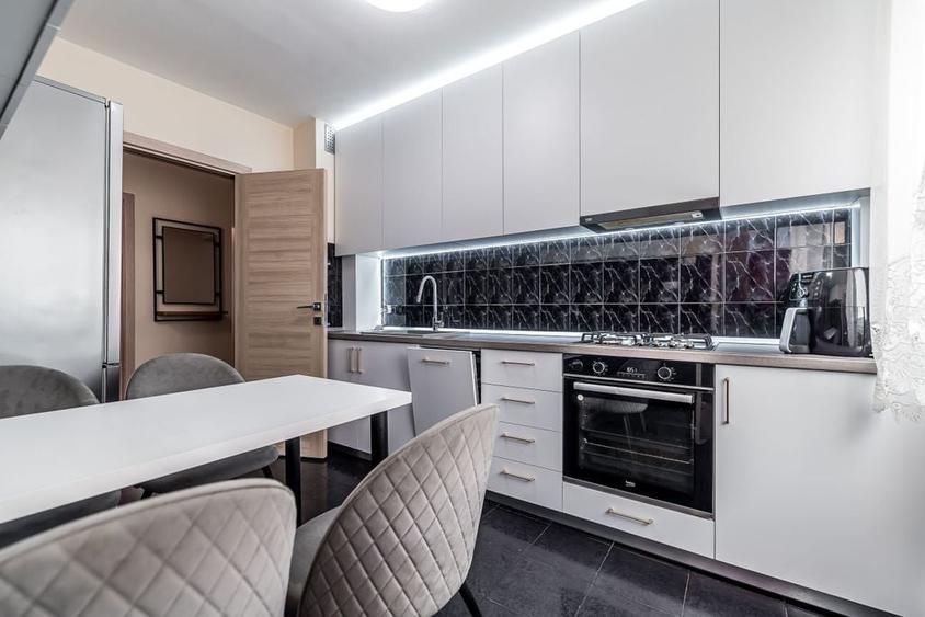 Apartament cu 5 camere decomandat în Central