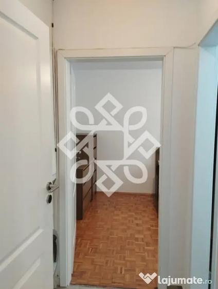 Apartament cu 3 camere semidecomandat în Rogerius