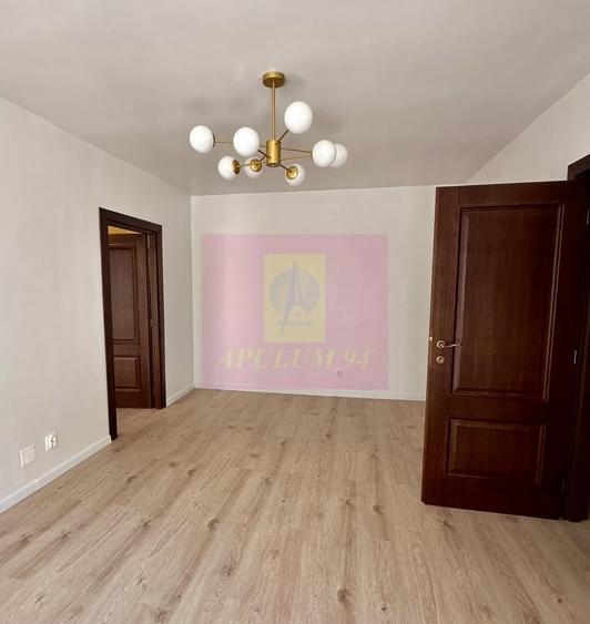 Apartament cu 4 camere semidecomandat în Ștefan cel Mare