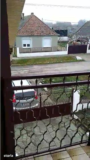 Casă cu 6 camere cu Teren 844 Mp în Central