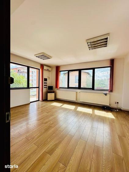 Spațiu comercial, de 420 mp, în Podul de Piatră