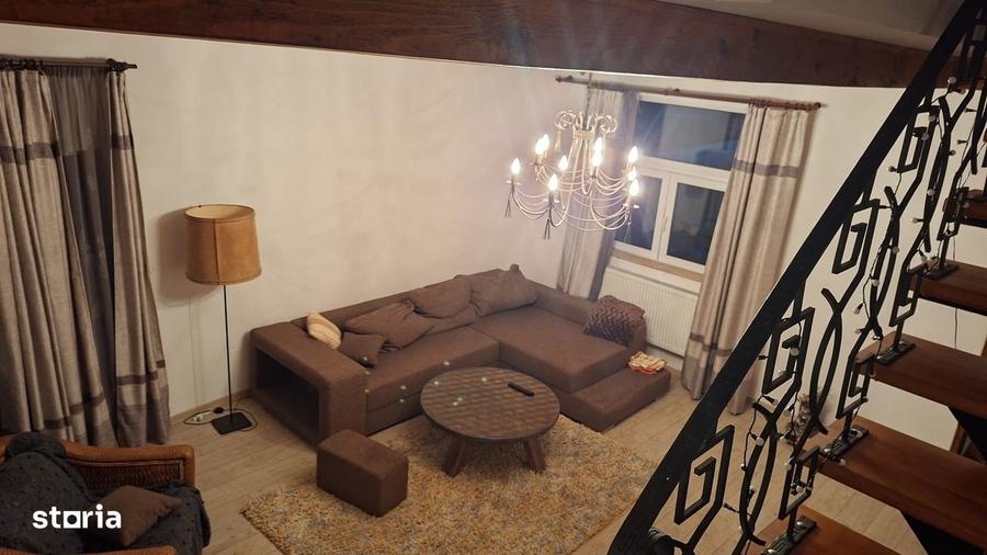 Casă cu 6 camere semidecomandat cu Teren 1400 Mp în Central