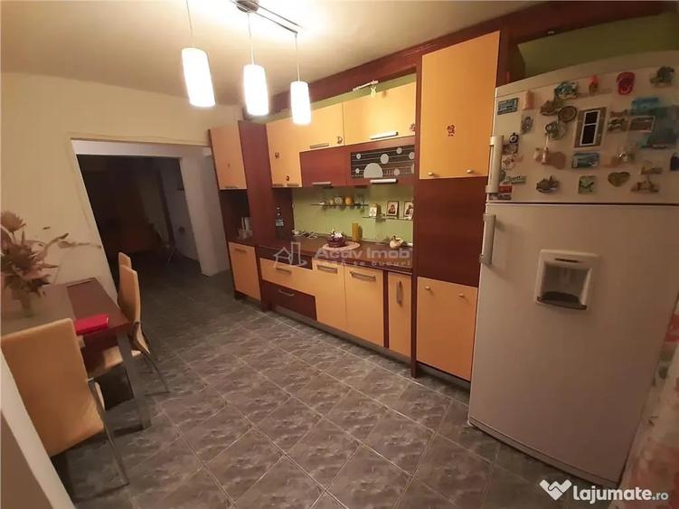 Apartament cu 3 camere decomandat în Central