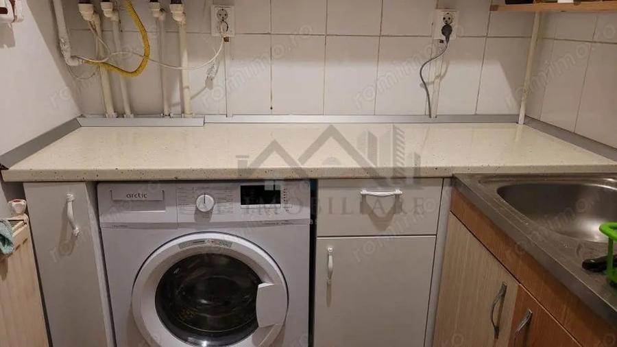 Apartament cu 2 camere semidecomandat în Filiași