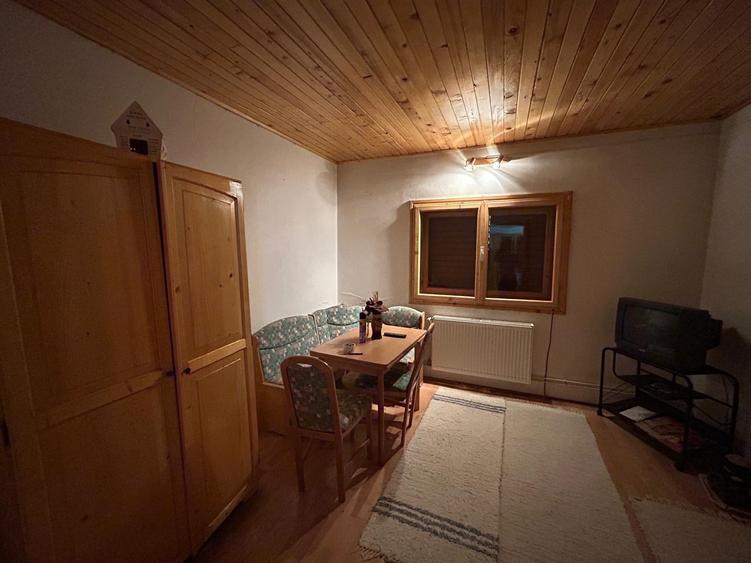 Casă cu 3 camere cu Teren 6300 Mp în Firiza