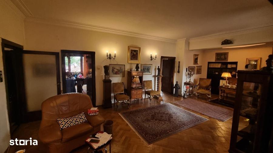 Apartament cu 5 camere în Central