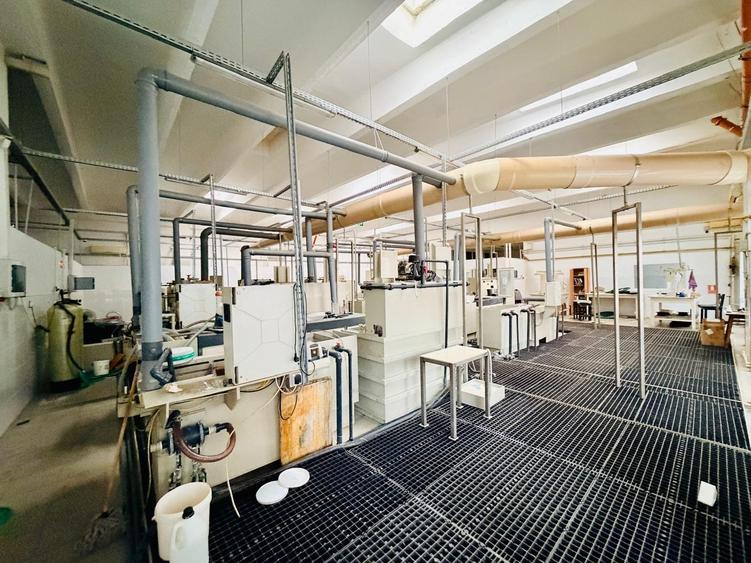 Bloc cu doua etaje de inchiriat, 2200 mp - 5 euro mp, Langa M Dimitrie Leonida - 12