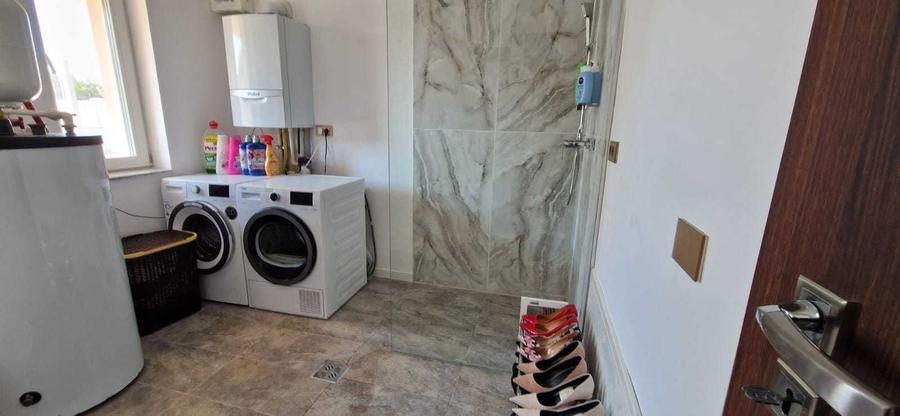 Casă cu 4 camere în Central