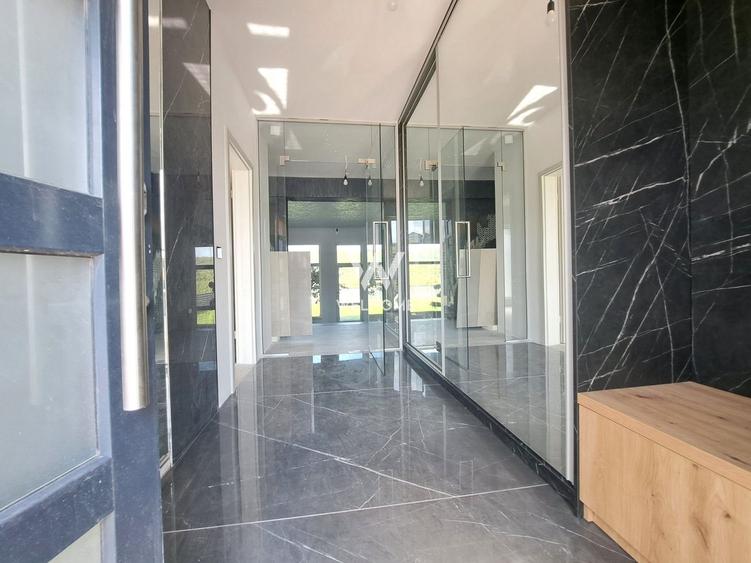 Casa cu piscina interioara si proveliste catre CETATE - 8