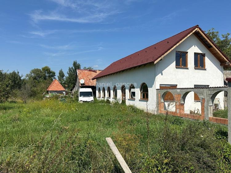 Vand casa singur in curte - P+M - teren 3000 mp - Marpod
