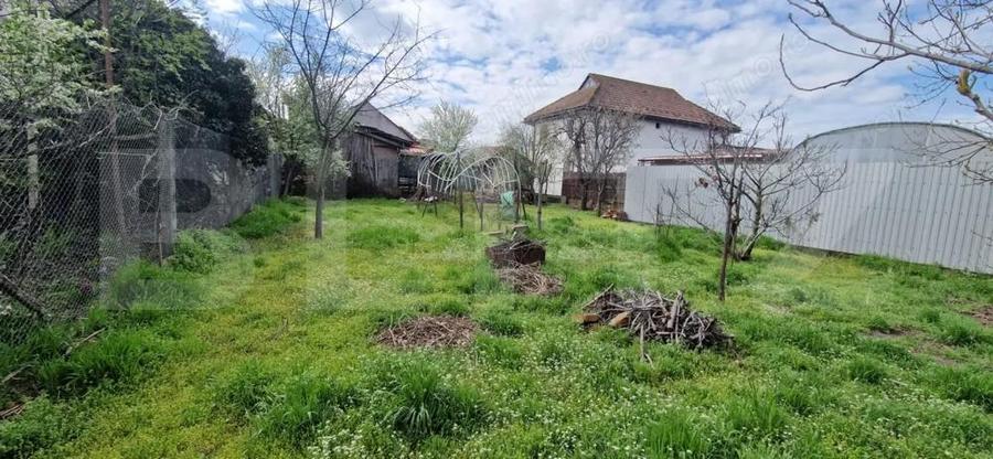 ROMANESTI, casa modesta, 651 mp teren, zona foarte buna - 9