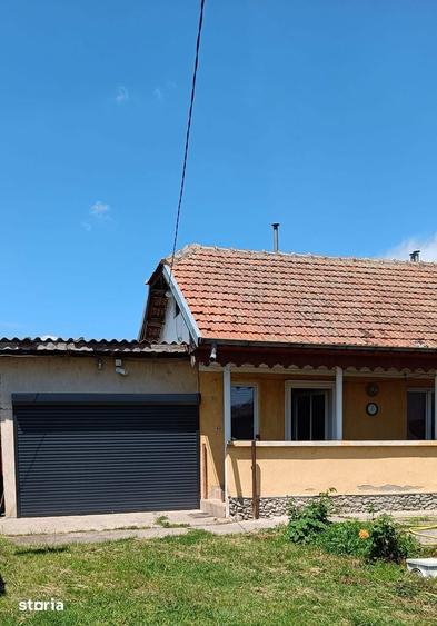 Proprietate cu 2 case si arhitectura aparte - 1