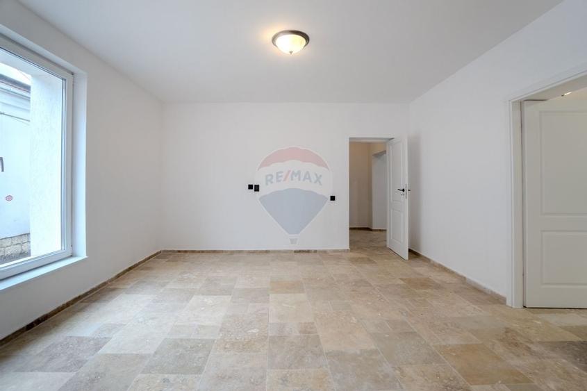 COMISION 0 | Birou modern si luminos la casa cu gradina privata - 12