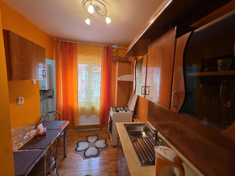 Apartament 3 camere ,Petrila str Republicii - 11