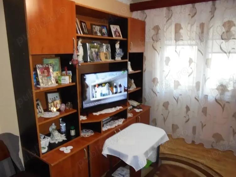 Apartament de vanzare- 4 camere si dependinte - 5