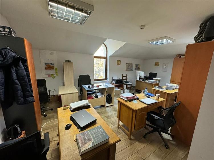 Cladire cu un aspect aparte de inchiriat in Centrul Focsaniului - 6