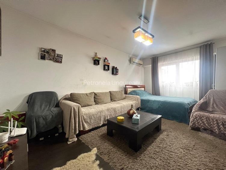 Apartament cu 2 camere de 56mp cu acces in pod, zona Nicolina 2