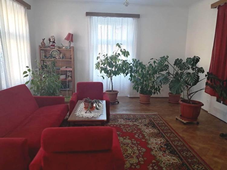 Apartament cu 4 camere la etajul 1 in zona Orasul de Jos - 1