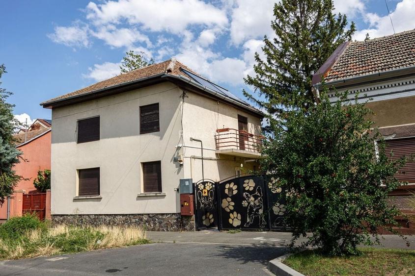Casă cu teren generos și autorizatie pentru investiție in Parneava Casă cu teren generos și autorizatie pentru investiție in Parneava