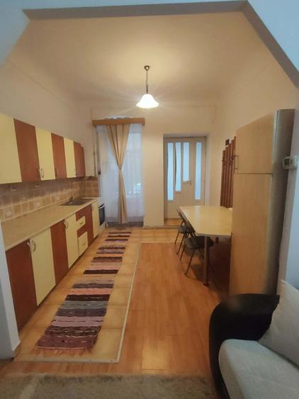 De inchiriat locuinta la curte zona centrala - 1