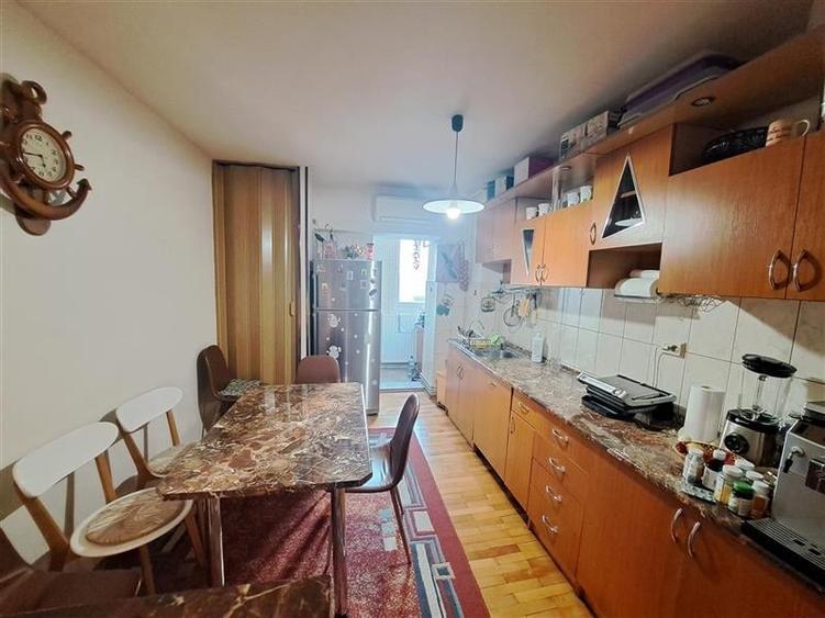 3 camere decomandat, centrala termica, etaj intermediar aproape de Complexul Stu - 8